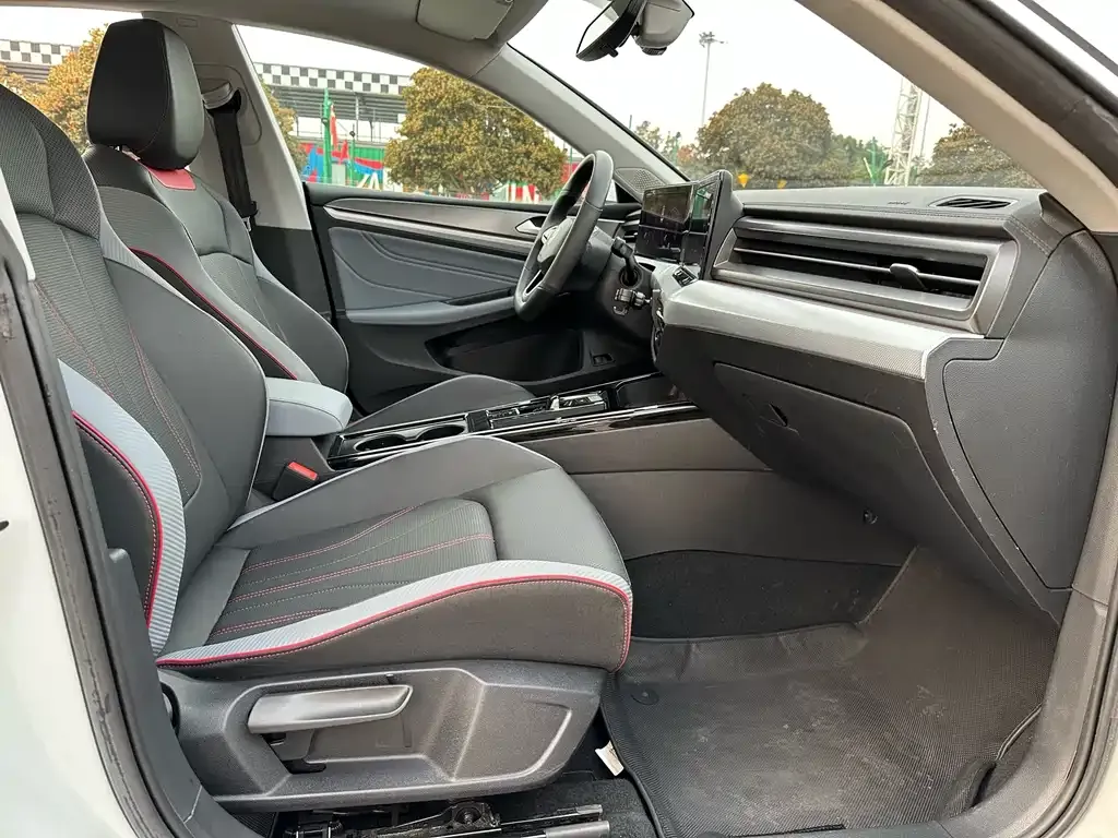 Volkswagen Lamando 2024 из CN, фото 10