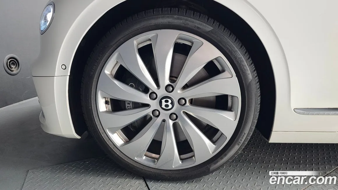 Bentley Flying Spur 2022 из KR, фото 5