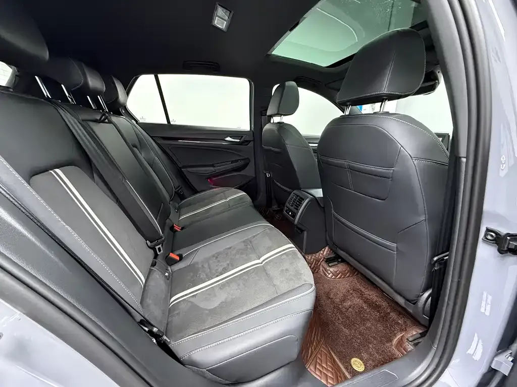 Volkswagen Golf 2022 из CN, фото 10