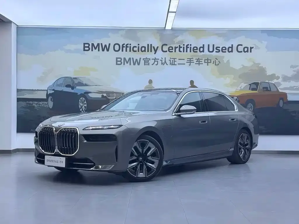BMW i7 — фото 1