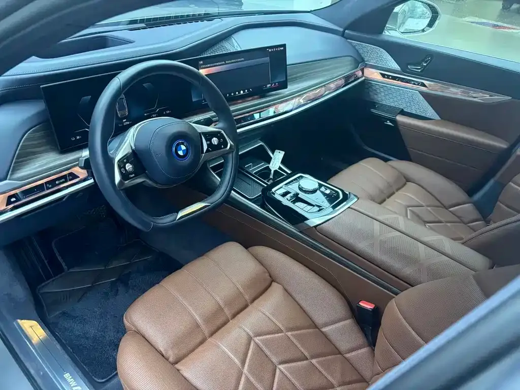 BMW i7 — фото 10