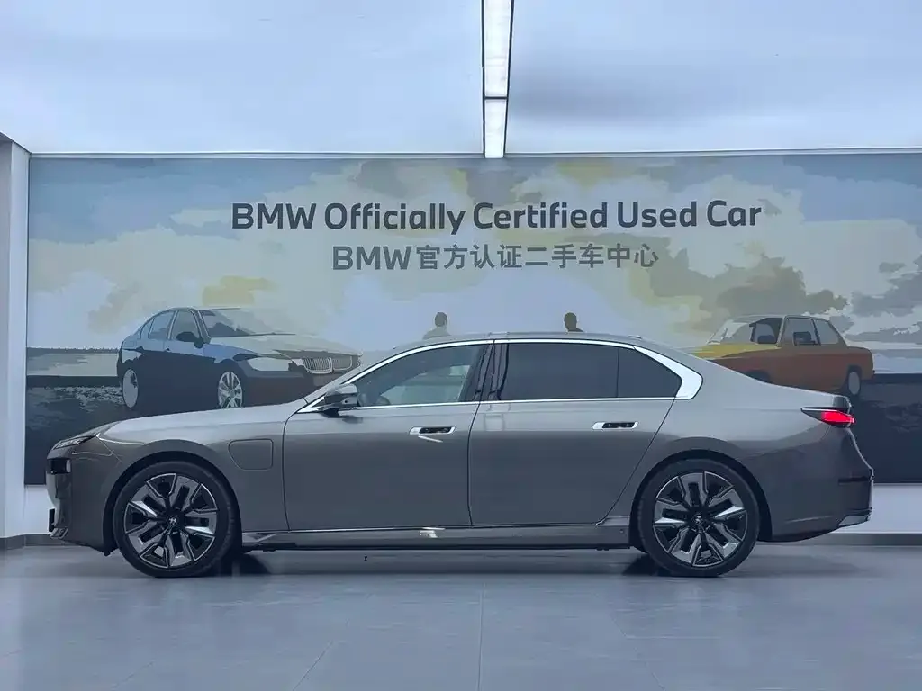 BMW i7 — фото 3