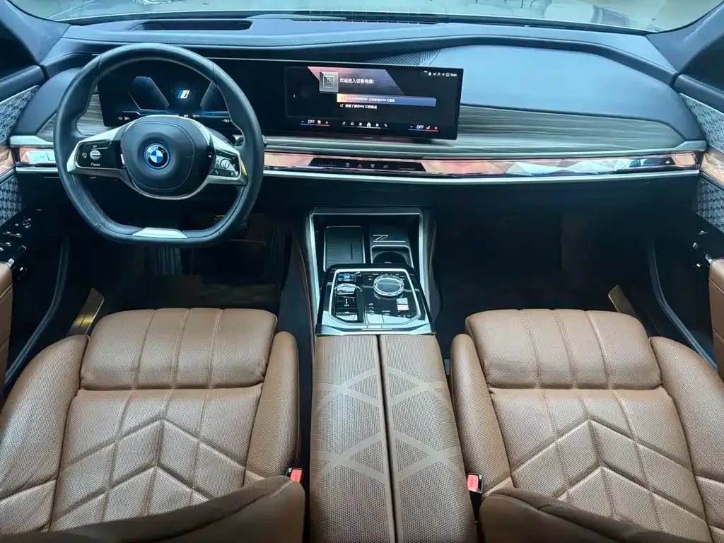 BMW i7 — фото 9