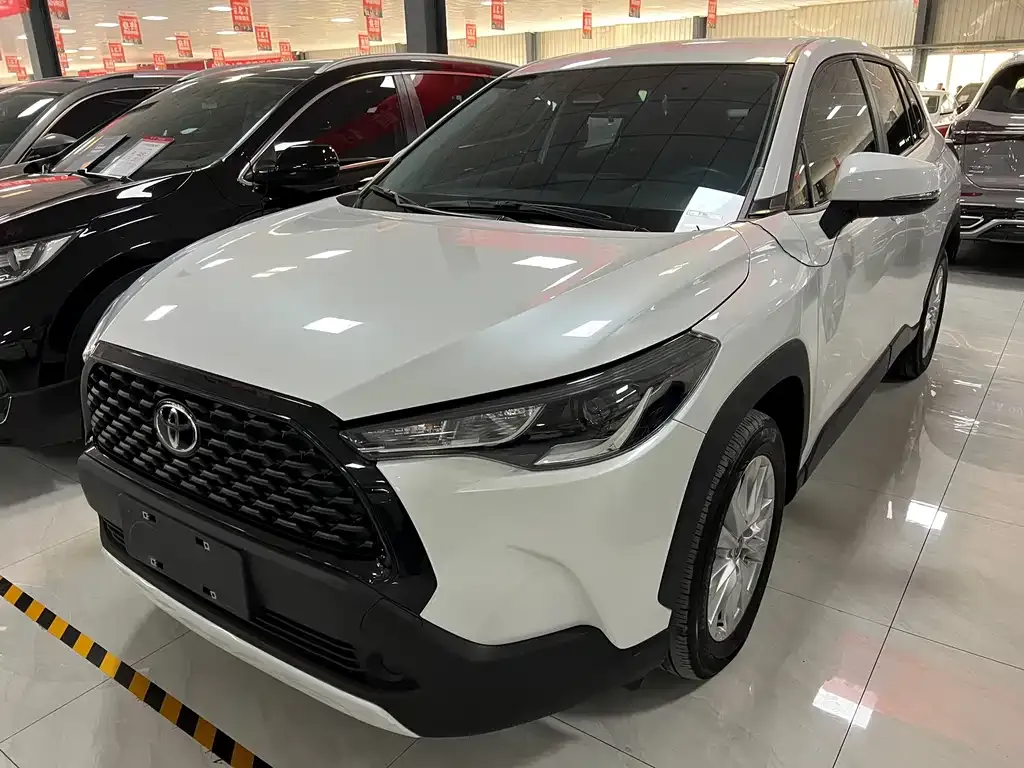 Toyota Corolla Cross — фото 1
