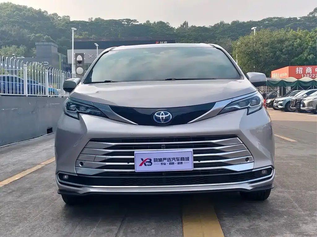 Toyota Sienna — фото 2