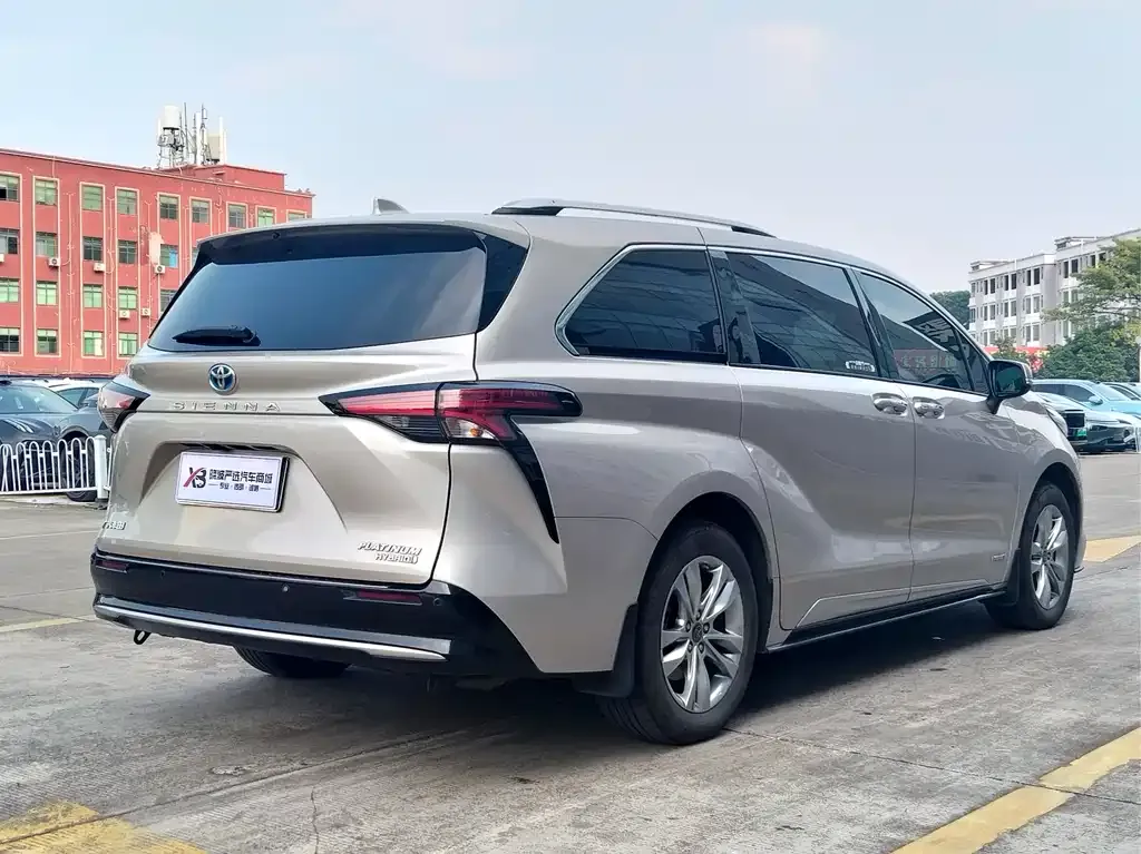 Toyota Sienna — фото 7