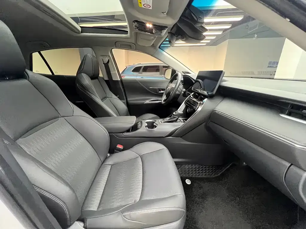 Toyota Venza 2024 из CN, фото 10