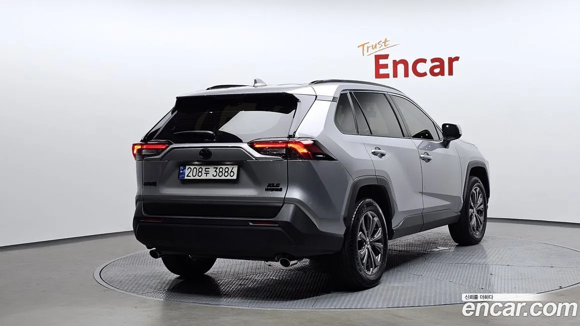 Toyota RAV4 2023 из KR, фото 2