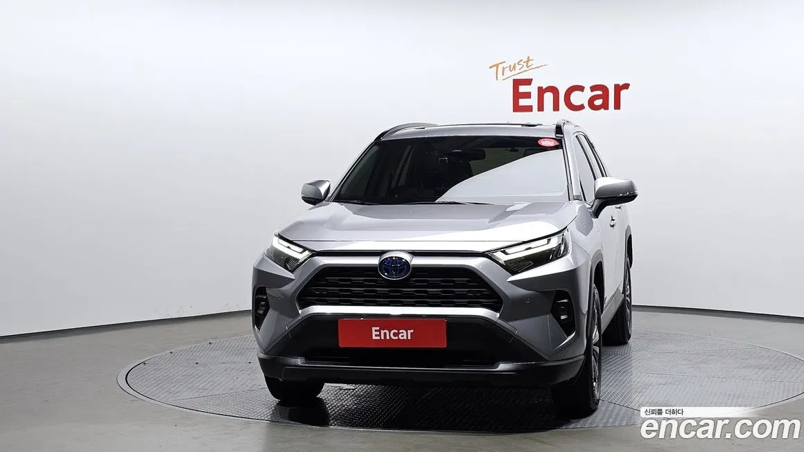 Toyota RAV4 2023 из KR, фото 3