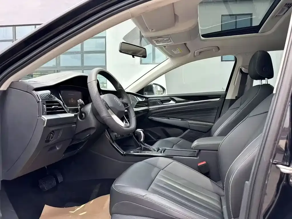 Volkswagen Passat 2023 из CN, фото 4