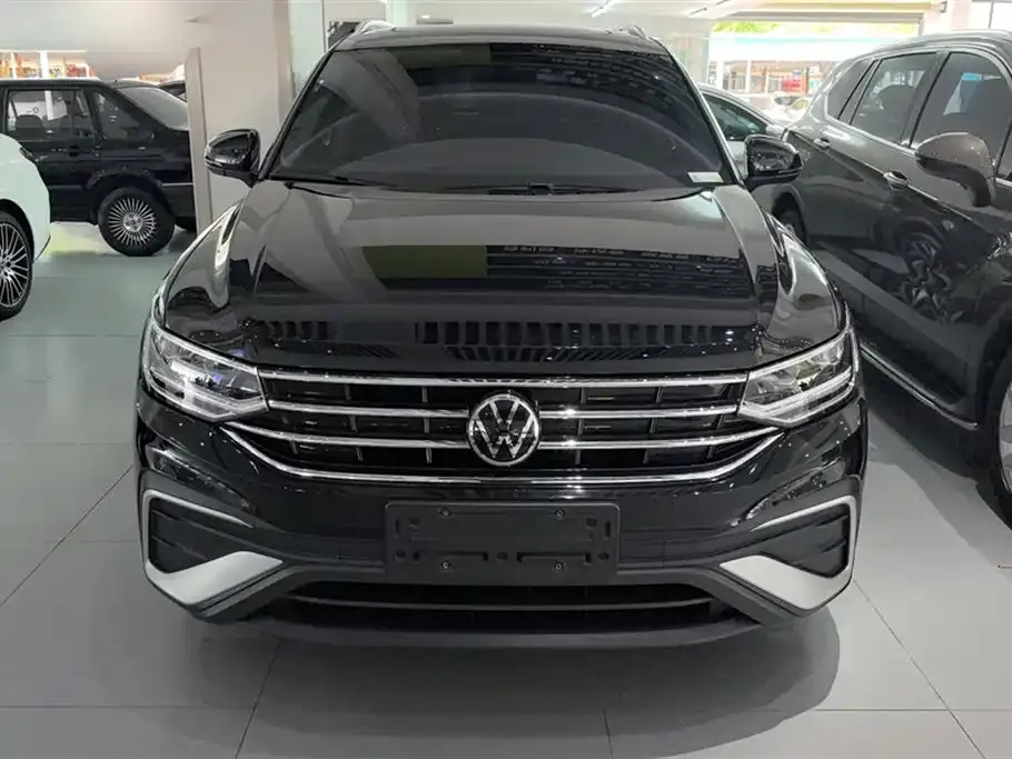 Volkswagen Tiguan L — фото 2