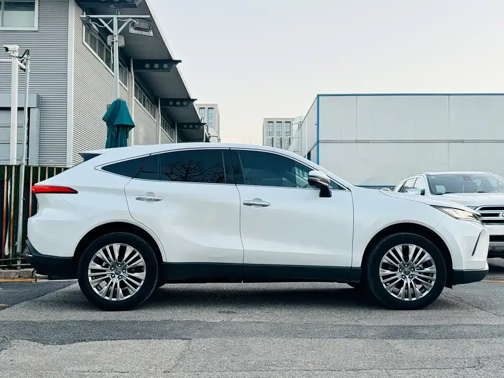 Toyota Harrier — фото 4