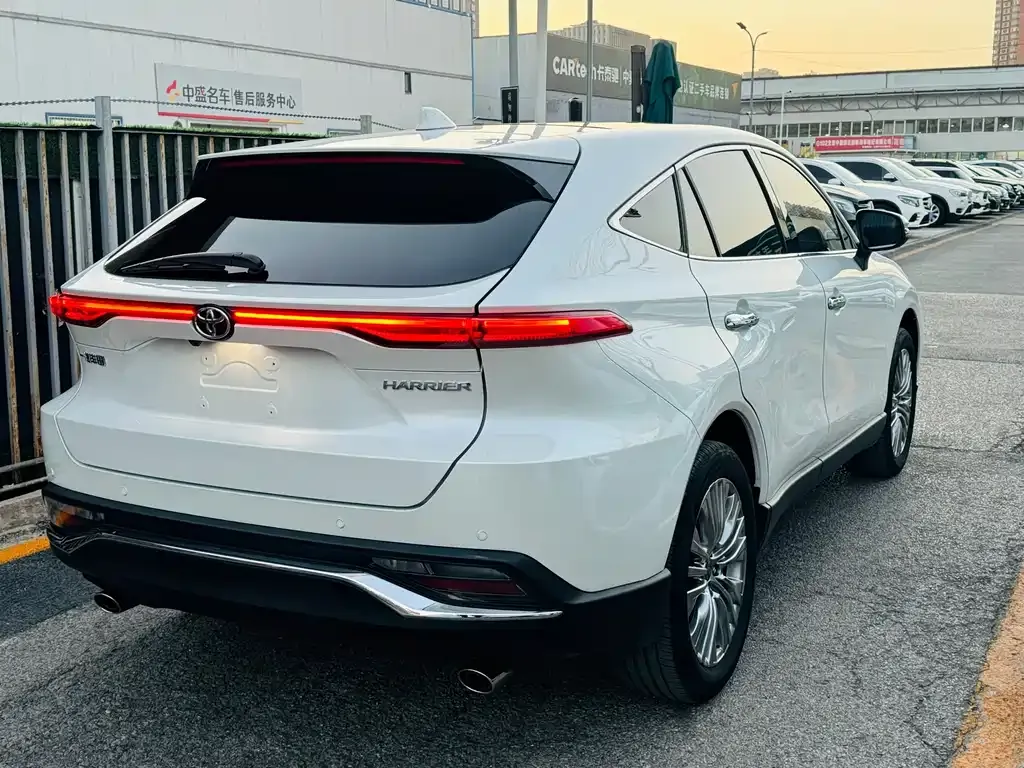 Toyota Harrier — фото 8