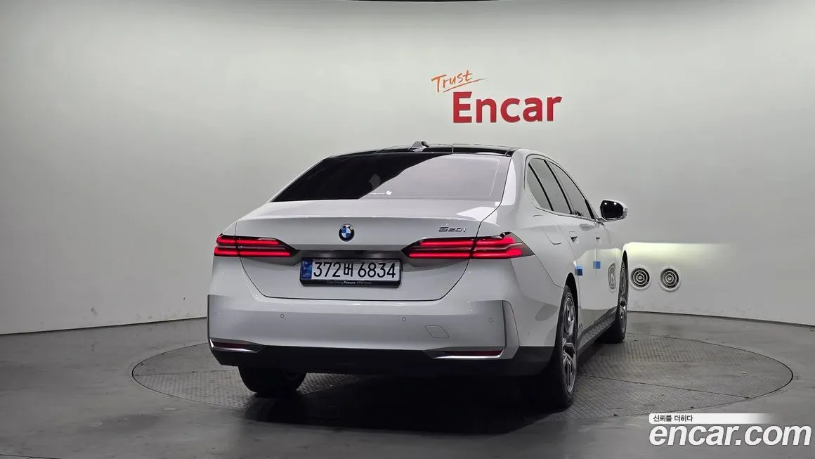 BMW 5-Series 2024 из KR, фото 4