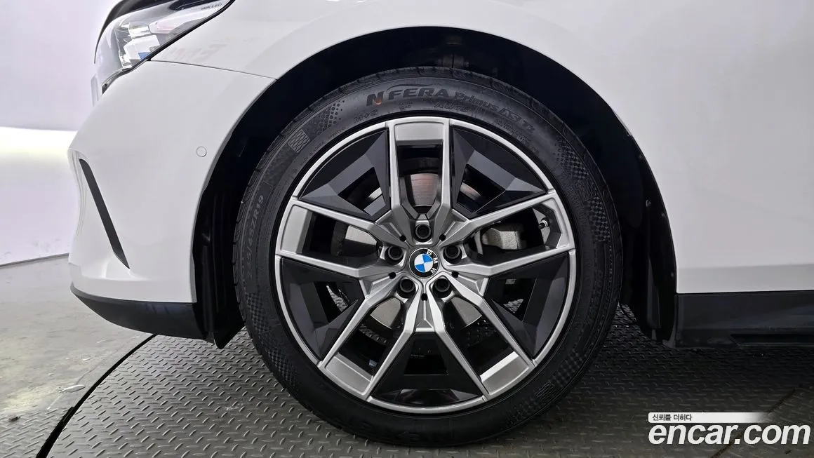 BMW 5-Series 2024 из KR, фото 5