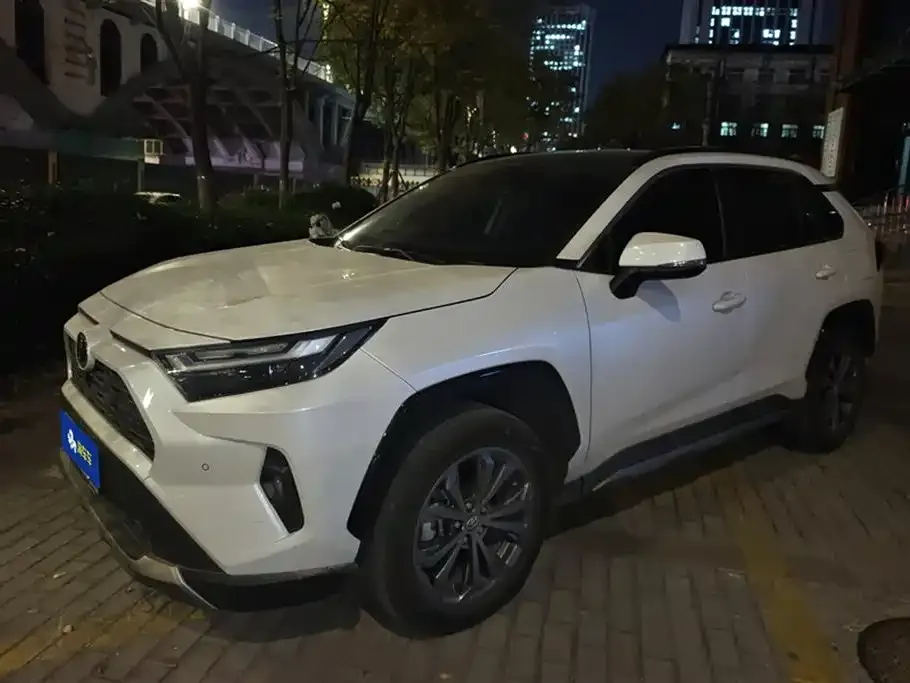 Toyota RAV4 — фото 1