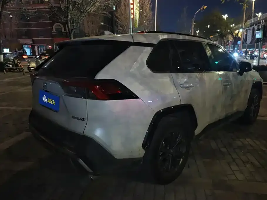 Toyota RAV4 — фото 3