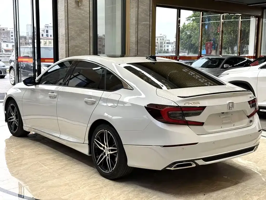 Honda Accord — фото 6