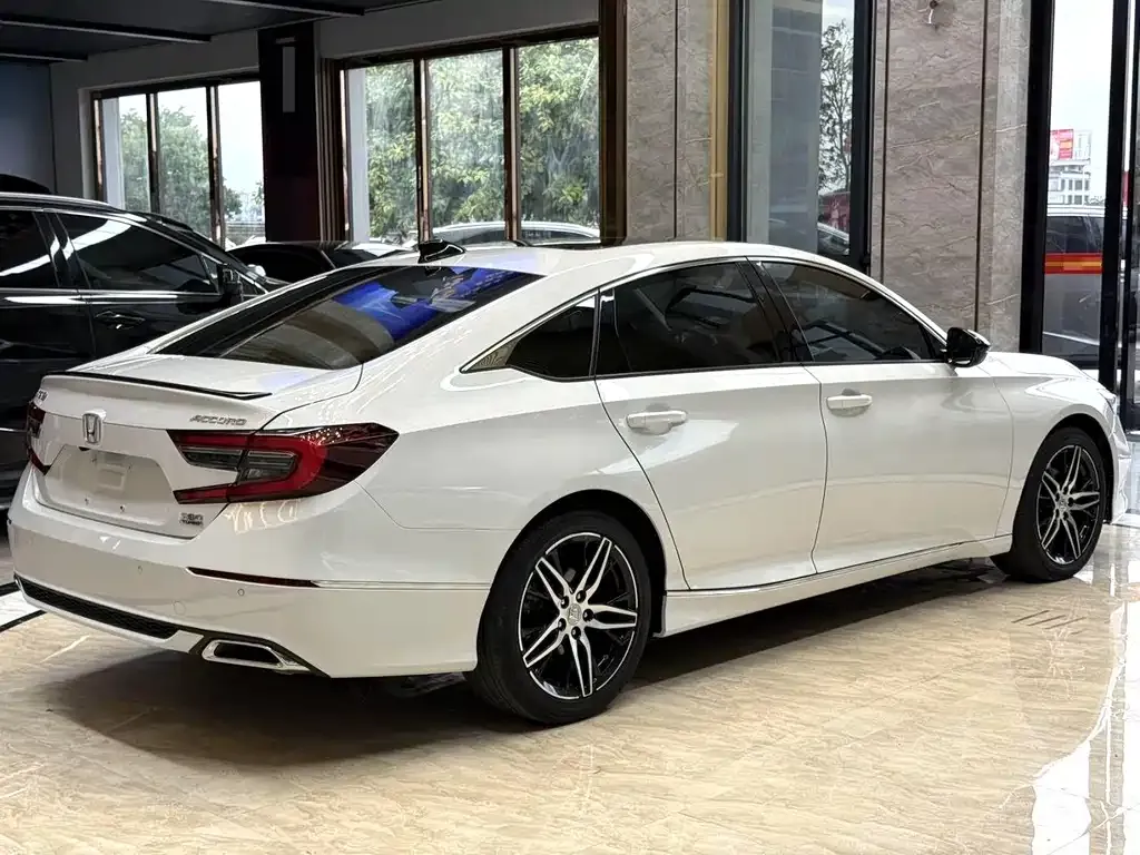 Honda Accord — фото 8