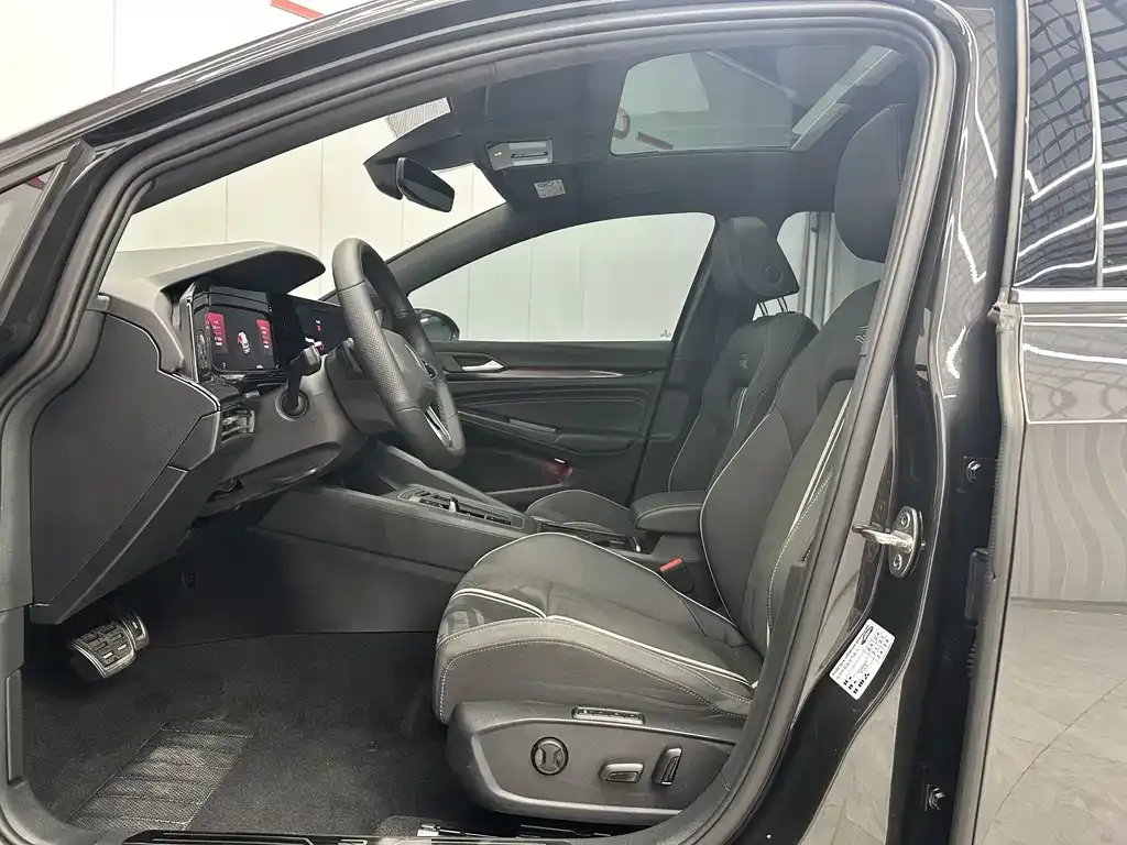 Volkswagen Golf 2022 из CN, фото 4