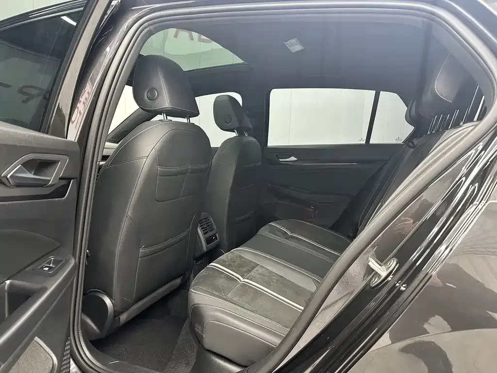 Volkswagen Golf 2022 из CN, фото 5