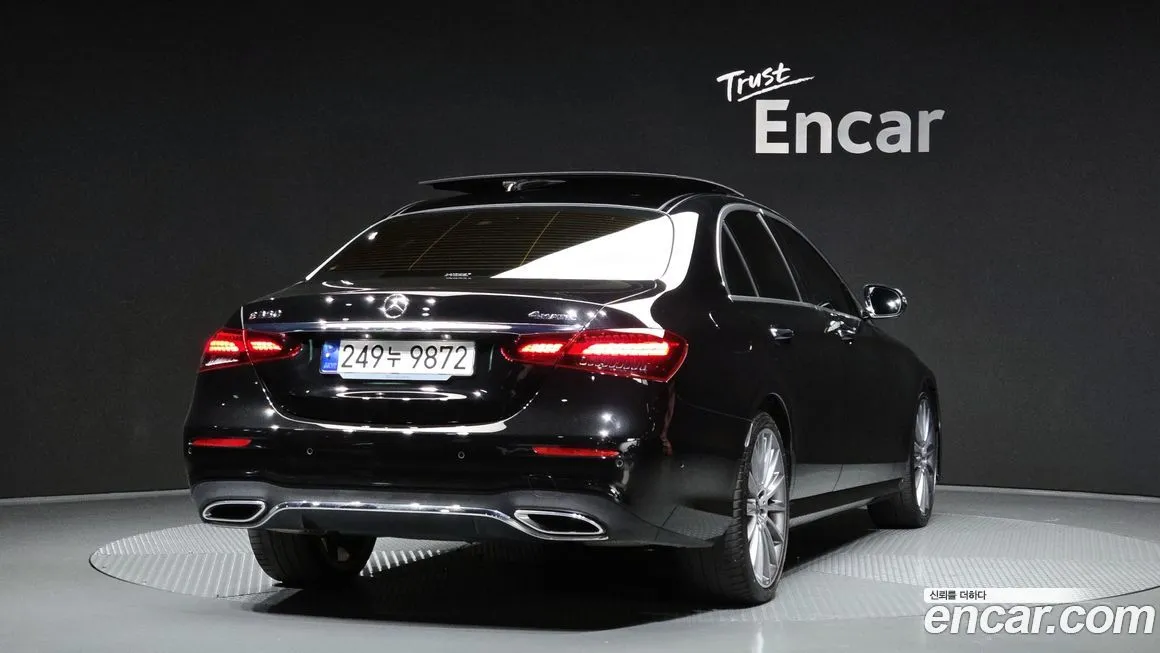 Mercedes-Benz E-Class — фото 2