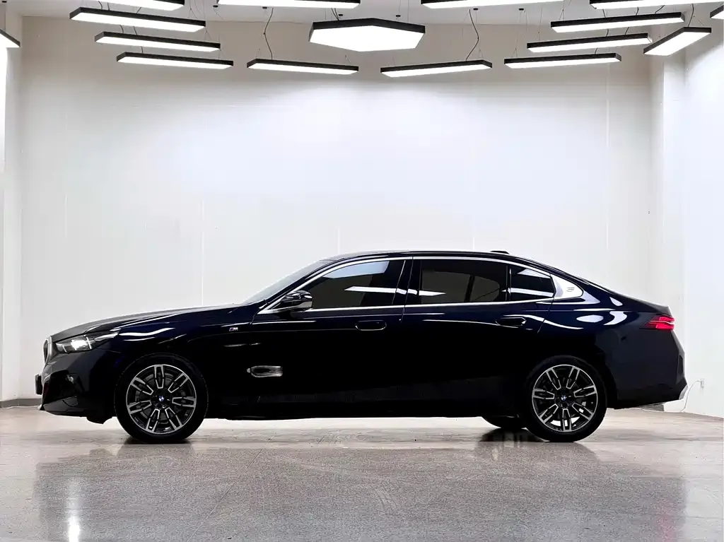 BMW 5 Series — фото 4