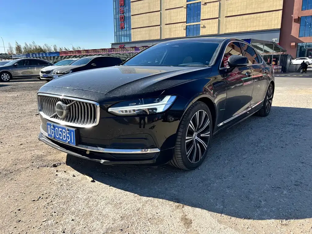 Volvo S90 — фото 1
