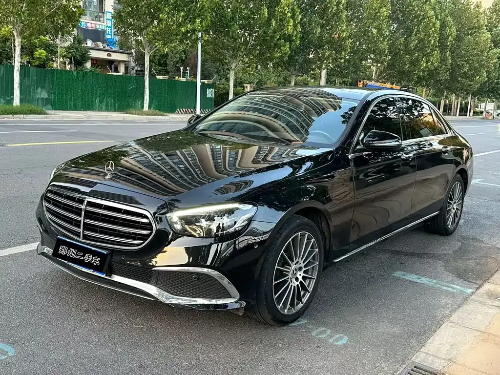 Mercedes-Benz E-Class — фото 1