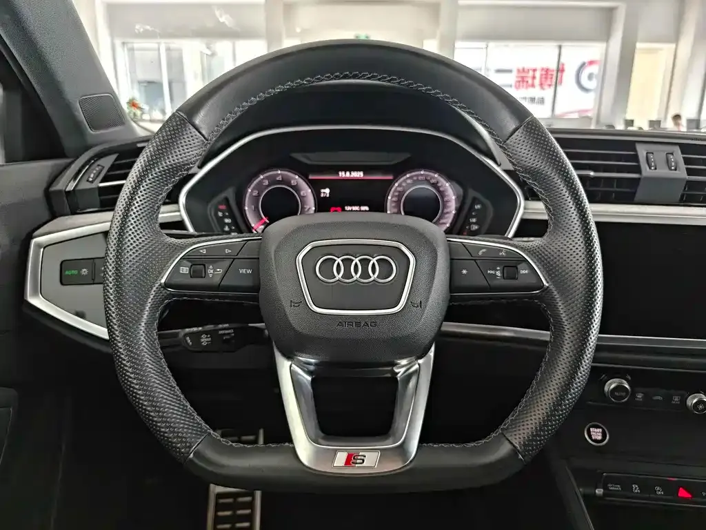 Audi Q3 Sportback — фото 7