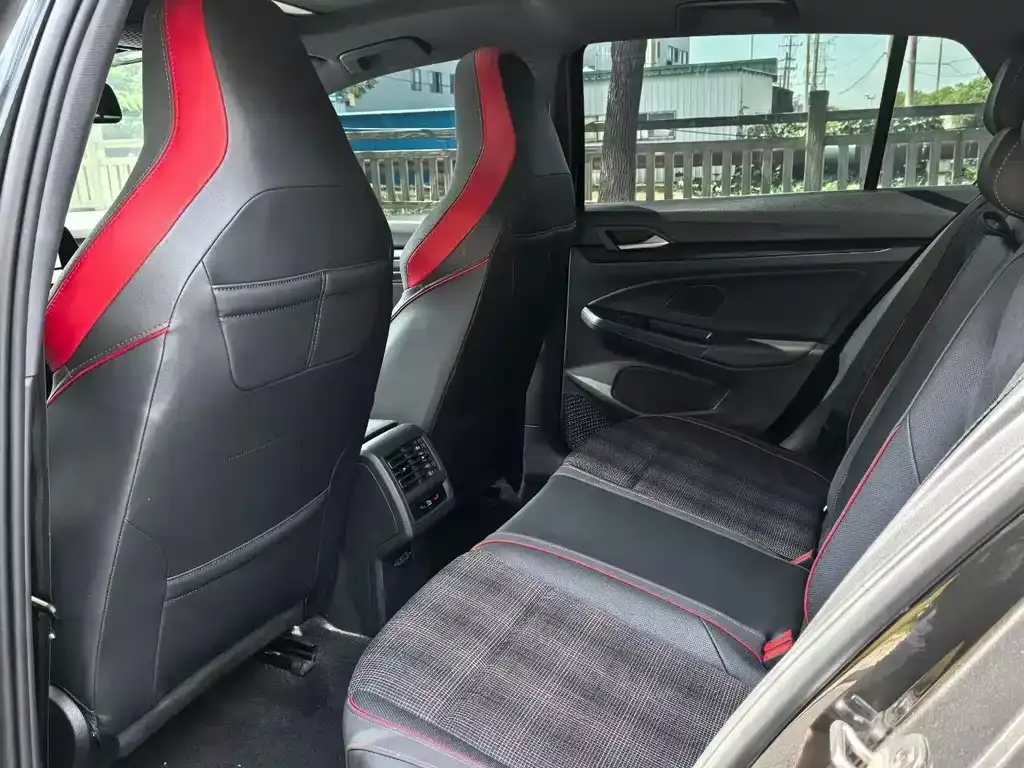 Volkswagen Golf GTI 2023 из CN, фото 6