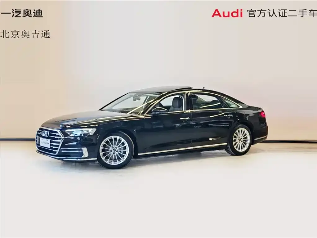 Audi A8 — фото 1