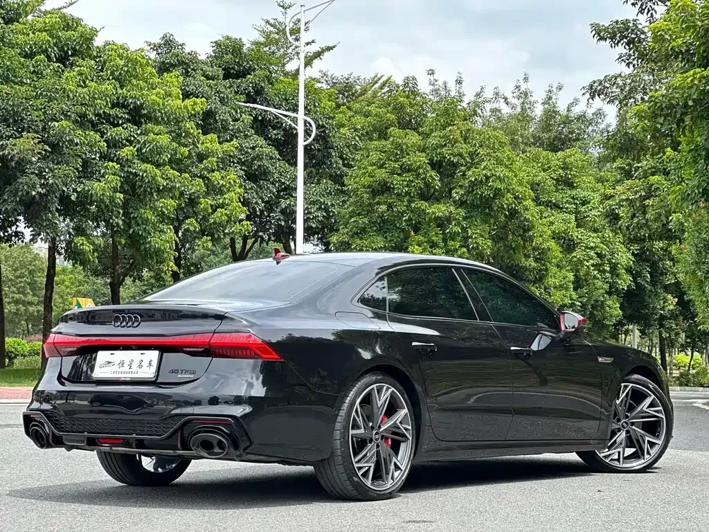 Audi A7L — фото 9