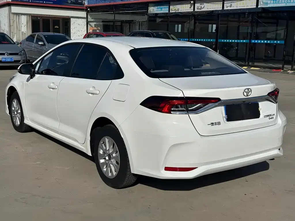 Toyota Corolla — фото 10