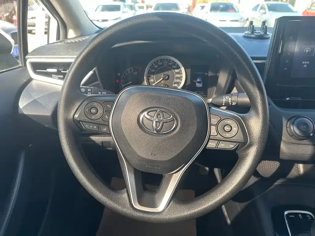 Toyota Corolla — фото 4