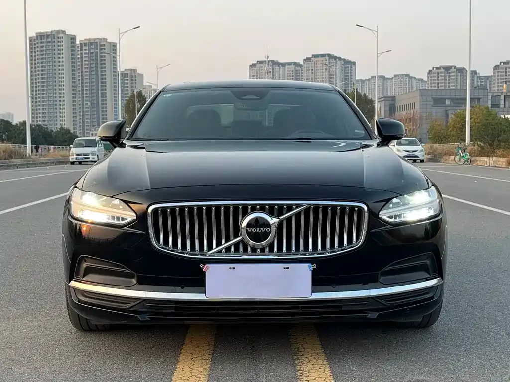 Volvo S90 — фото 1