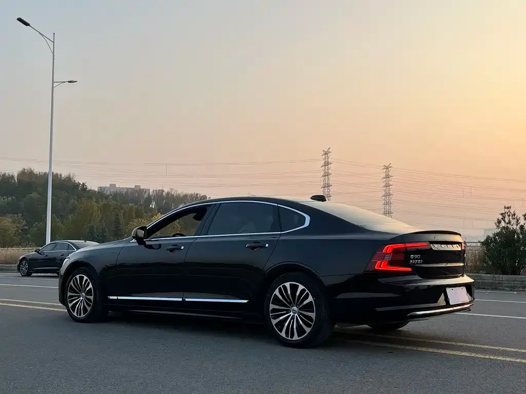 Volvo S90 — фото 7