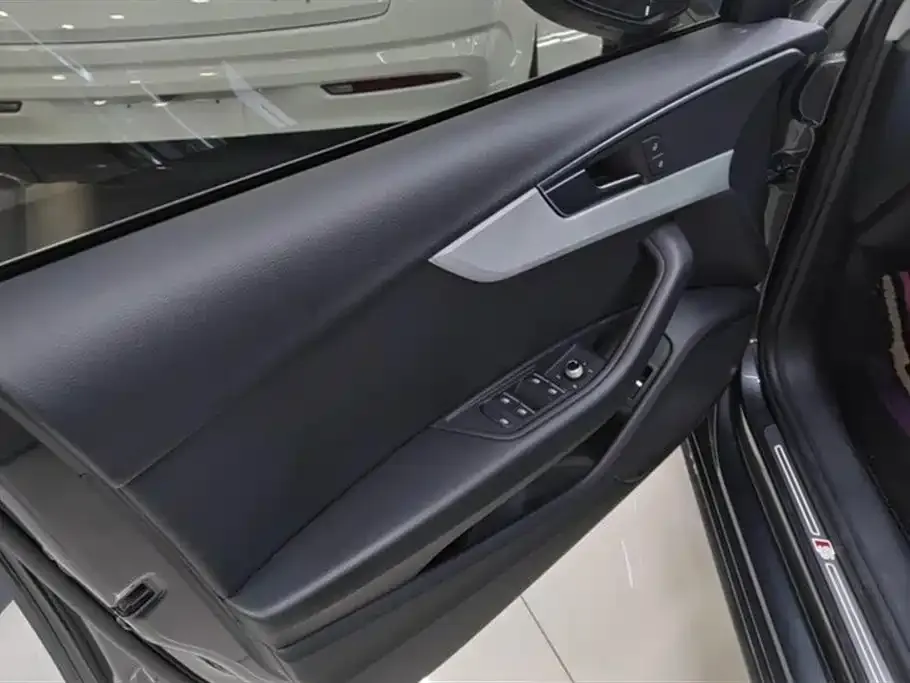 Audi A4L 2021 из CN, фото 7