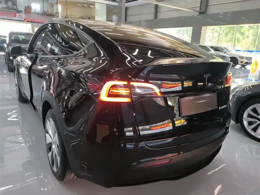 Tesla Model Y — фото 5