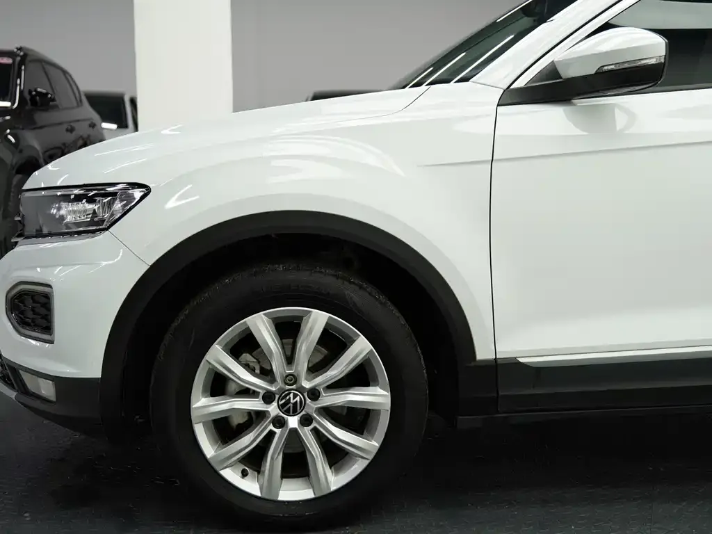 Volkswagen T-Roc — фото 7