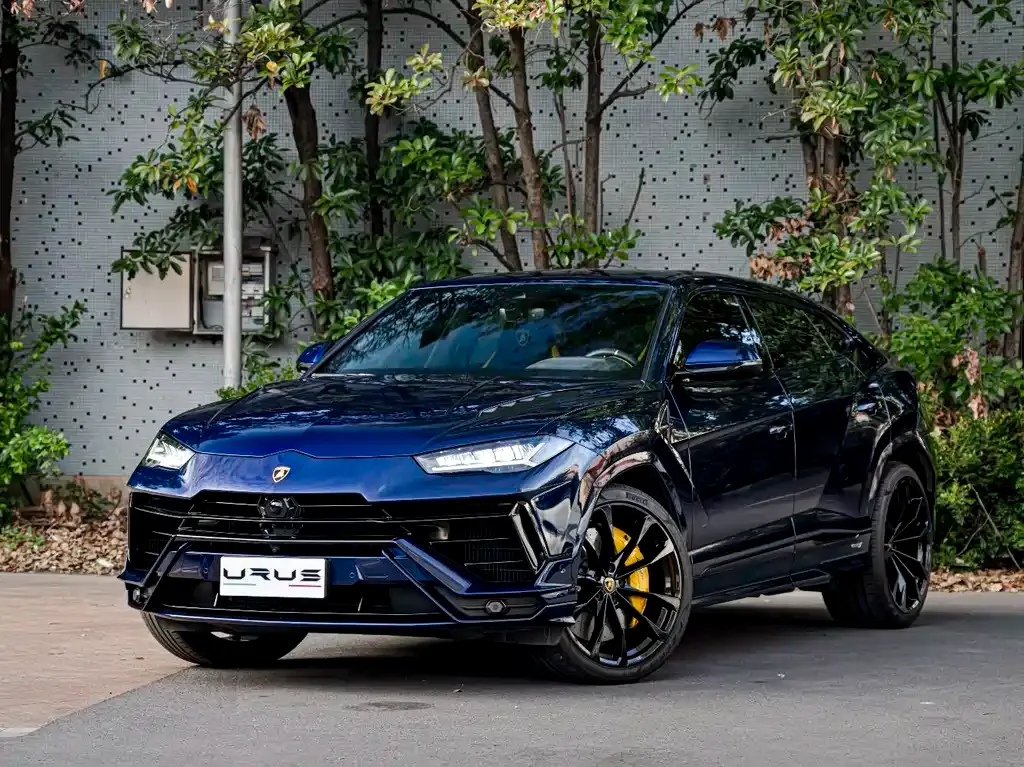 Lamborghini Urus — фото 1