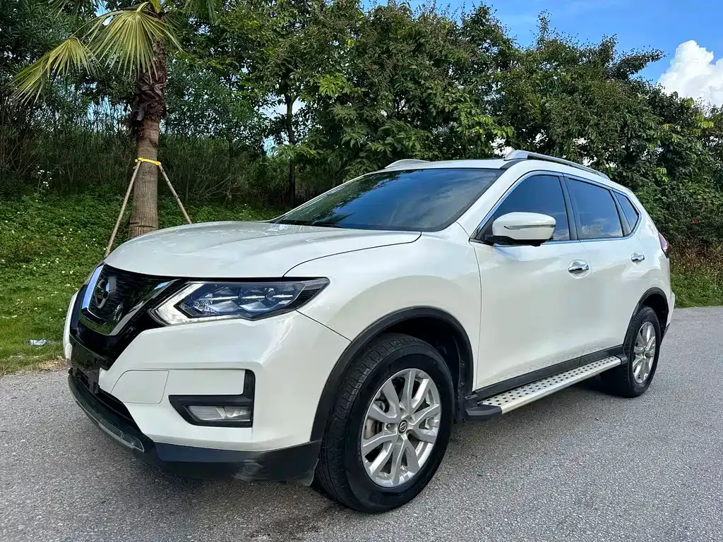 Nissan X-Trail — фото 1