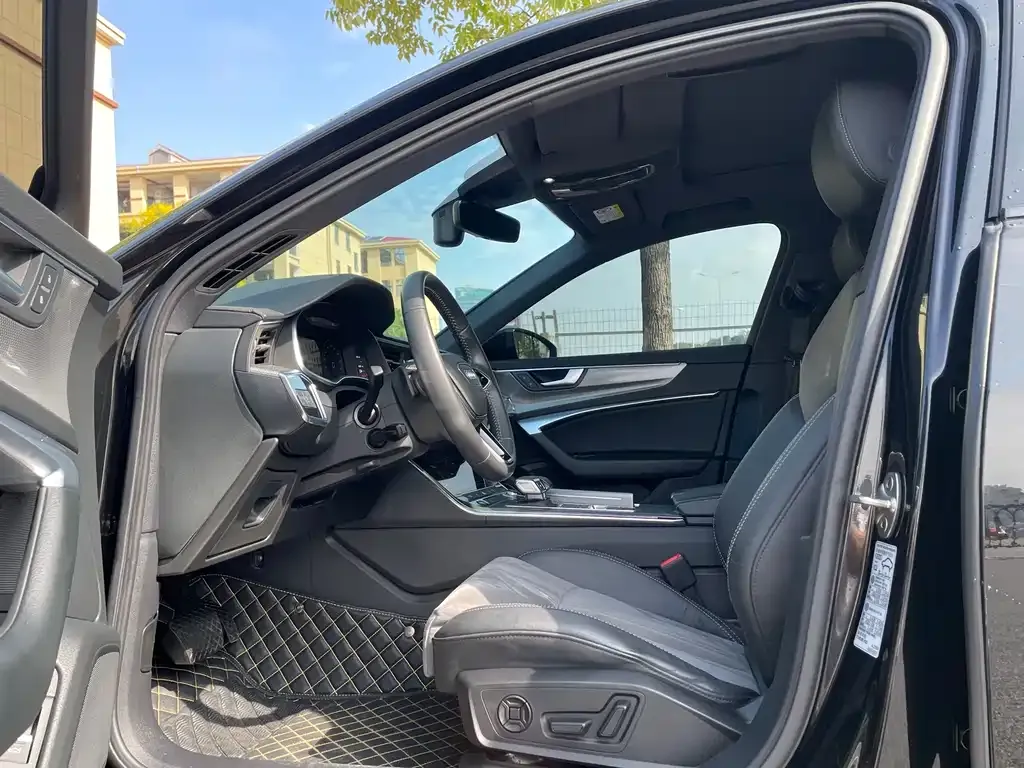 Audi A6L 2021 из CN, фото 3