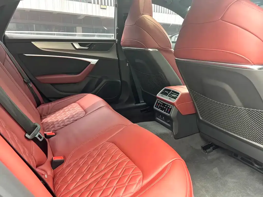 Audi A7L 2023 из CN, фото 10