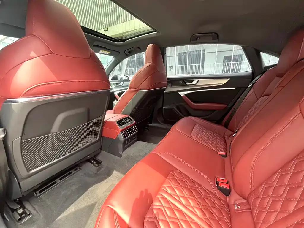 Audi A7L 2023 из CN, фото 5
