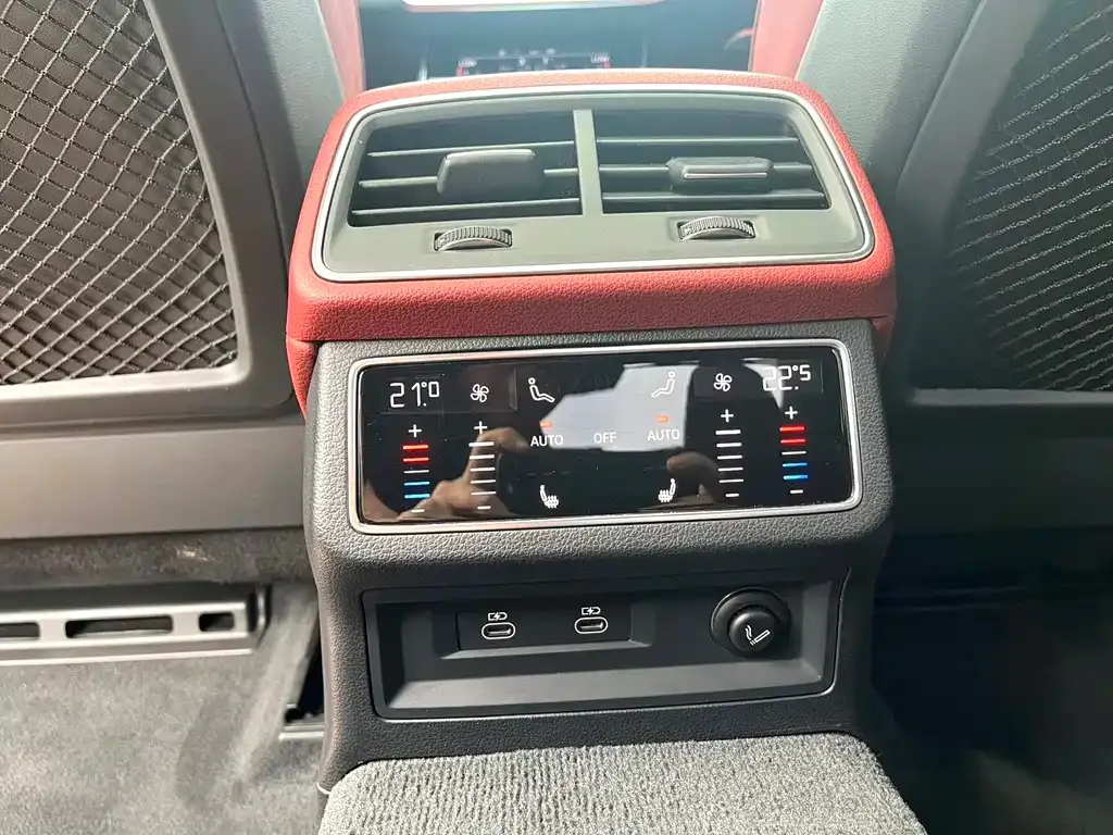 Audi A7L 2023 из CN, фото 8