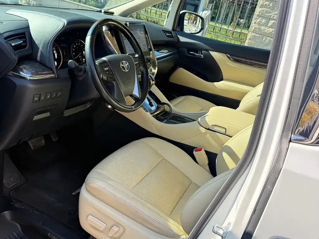 Toyota Vellfire 2022 из CN, фото 4