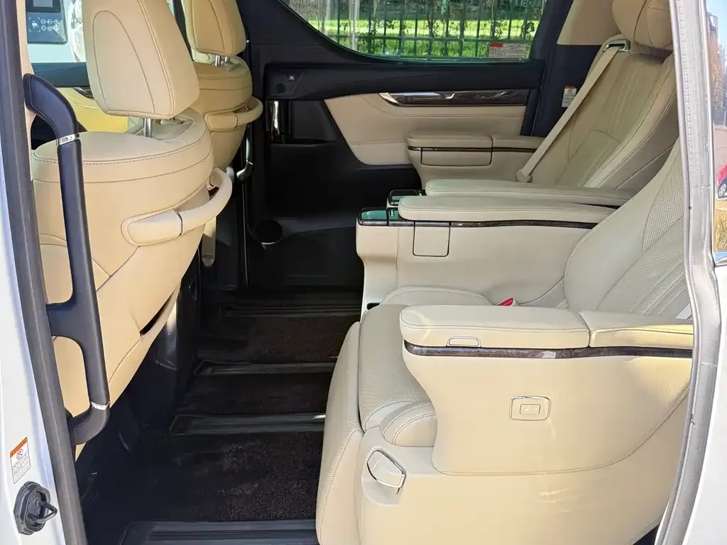 Toyota Vellfire 2022 из CN, фото 6
