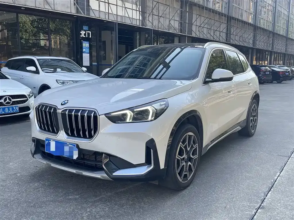 BMW X1 — фото 1