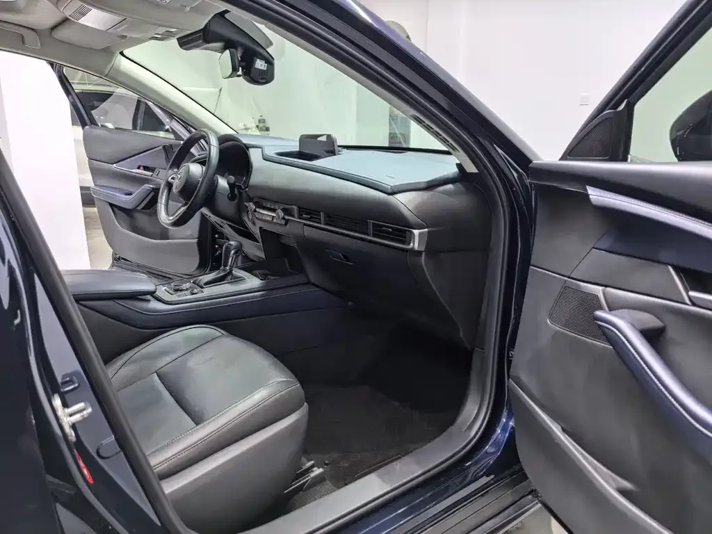 Mazda CX-30 2021 из CN, фото 7